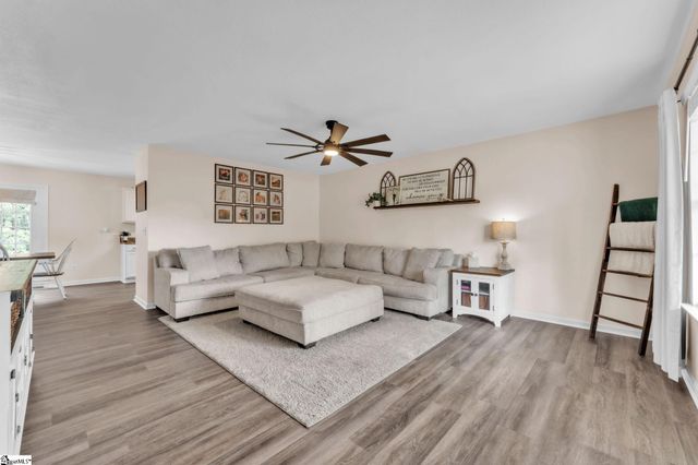 102 Lochenshire Place, Belton, SC 29627