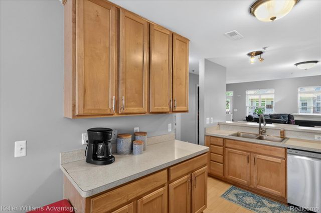 446 Old Pine Way, Walled Lake, MI 48390