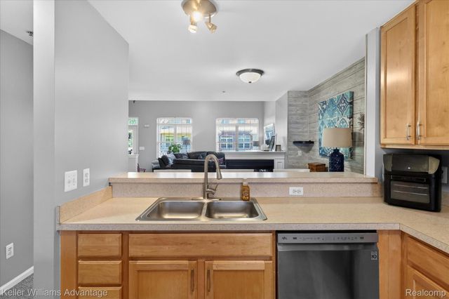 446 Old Pine Way, Walled Lake, MI 48390