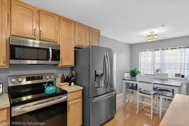 446 Old Pine Way, Walled Lake, MI 48390