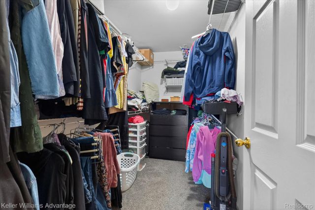446 Old Pine Way, Walled Lake, MI 48390