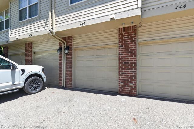 446 Old Pine Way, Walled Lake, MI 48390