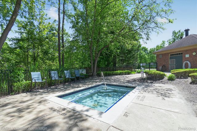 446 Old Pine Way, Walled Lake, MI 48390