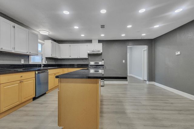 2335 E Washington St, Stockton, CA 95205