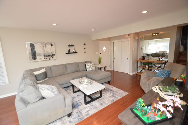 2610 Sunnyside Avenue, Westchester, IL 60154