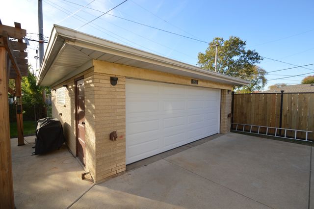 2610 Sunnyside Avenue, Westchester, IL 60154