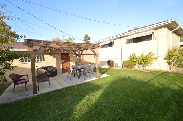 2610 Sunnyside Avenue, Westchester, IL 60154