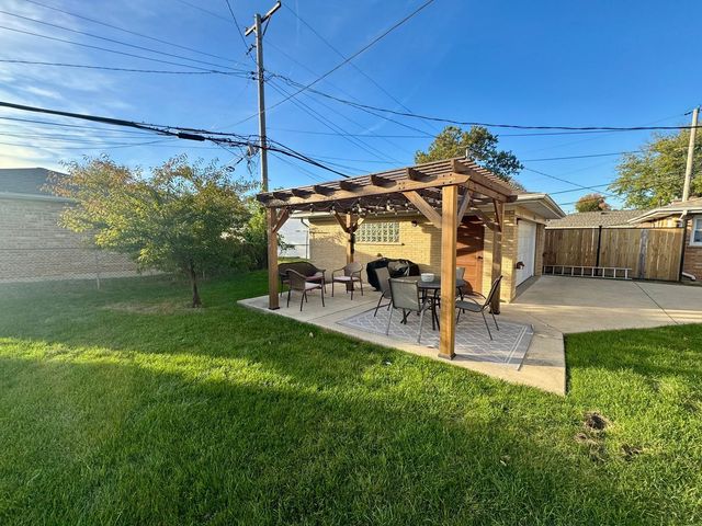 2610 Sunnyside Avenue, Westchester, IL 60154