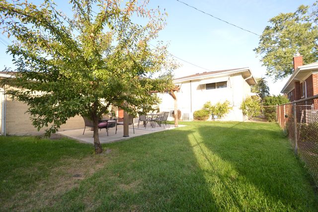 2610 Sunnyside Avenue, Westchester, IL 60154