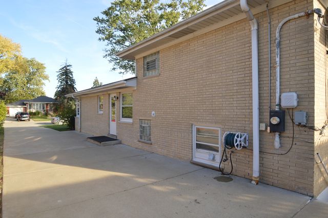 2610 Sunnyside Avenue, Westchester, IL 60154