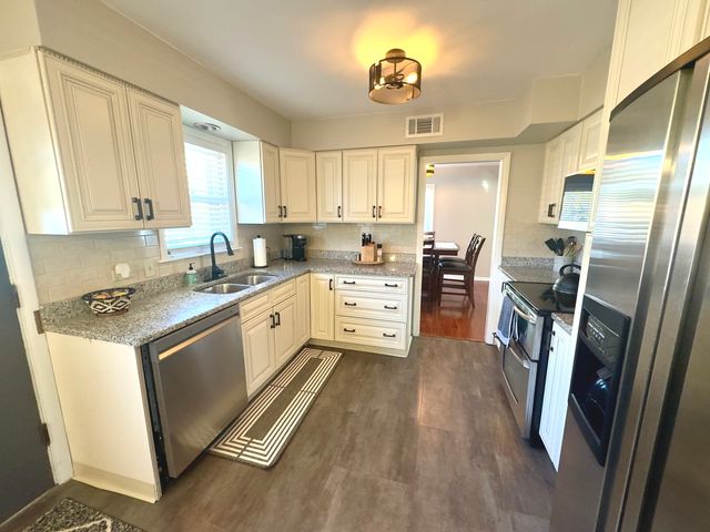 2610 Sunnyside Avenue, Westchester, IL 60154