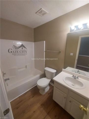 3983 Elizabeth Glen Way, Jamestown, NC 27282