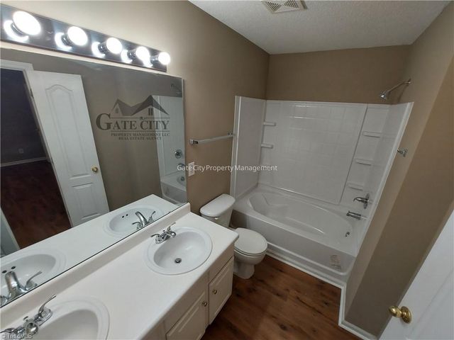 3983 Elizabeth Glen Way, Jamestown, NC 27282
