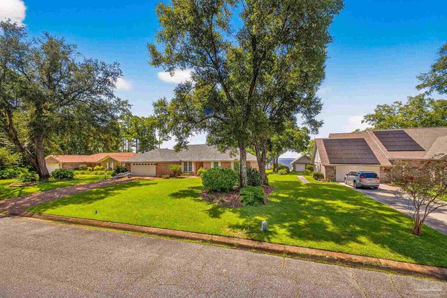 5652 Bay Forest Dr, Pensacola, FL 32526