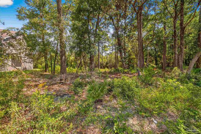 5652 Bay Forest Dr, Pensacola, FL 32526