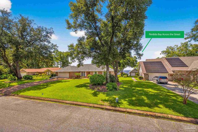 5652 Bay Forest Dr, Pensacola, FL 32526