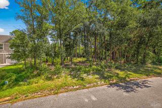 5652 Bay Forest Dr, Pensacola, FL 32526