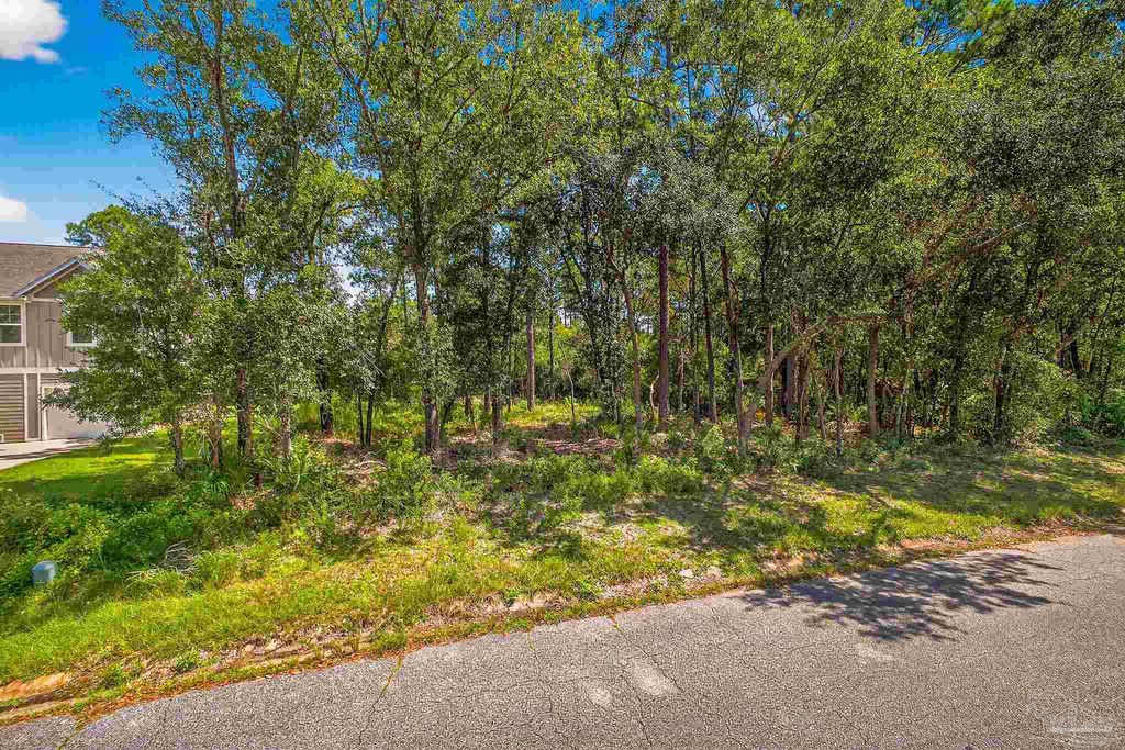 5652 Bay Forest Dr, Pensacola, FL 32526