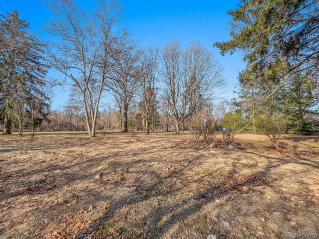 31050 BRIARCLIFF Road, Franklin Village, MI 48025