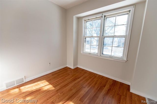 18953 Woodcrest Street, Harper Woods, MI 48225