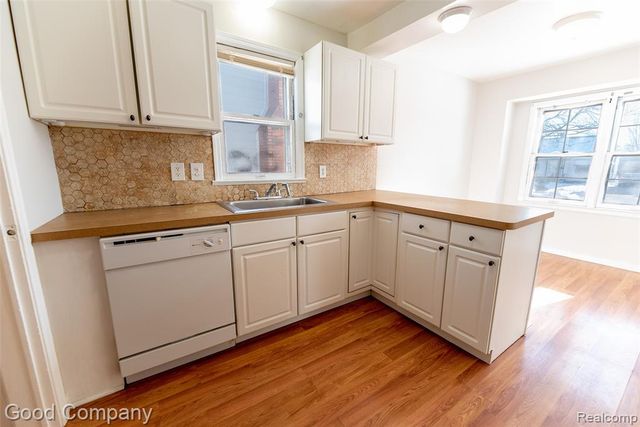 18953 Woodcrest Street, Harper Woods, MI 48225