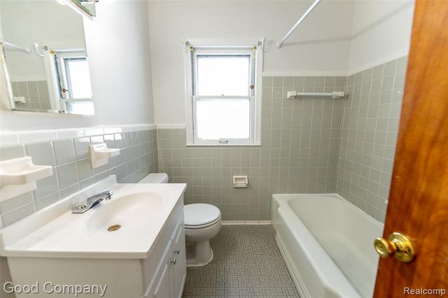 18953 Woodcrest Street, Harper Woods, MI 48225