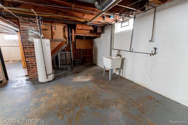 18953 Woodcrest Street, Harper Woods, MI 48225