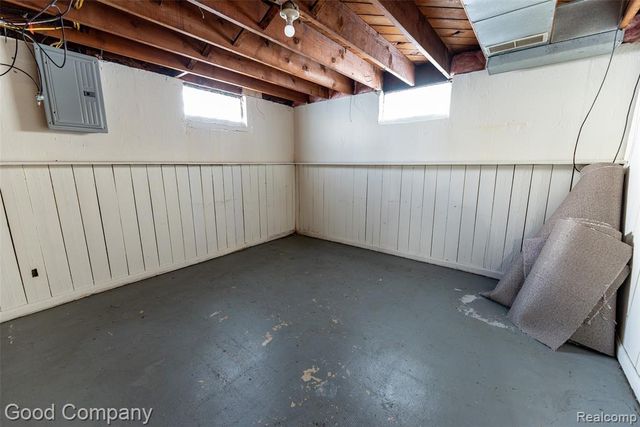 18953 Woodcrest Street, Harper Woods, MI 48225