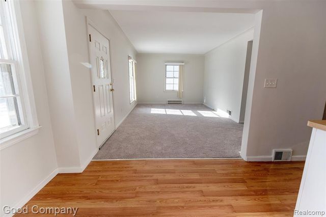 18953 Woodcrest Street, Harper Woods, MI 48225