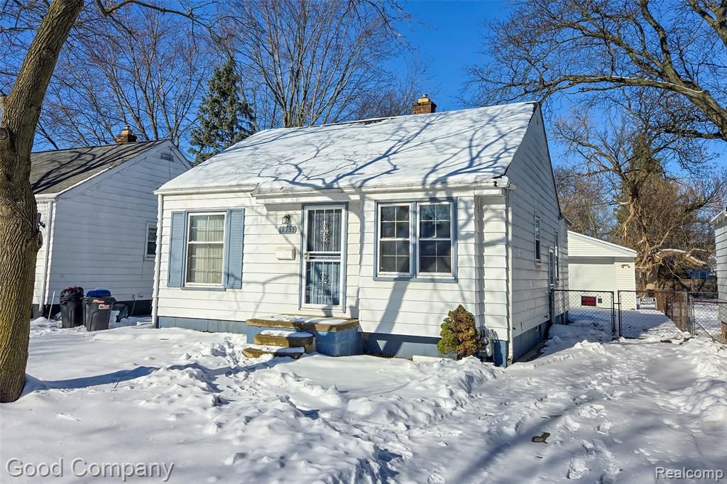 18953 Woodcrest Street, Harper Woods, MI 48225