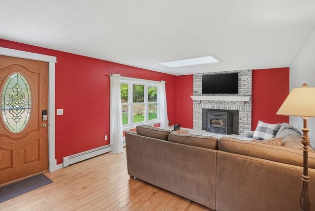 39 Arch Street, Douglas, MA 01516