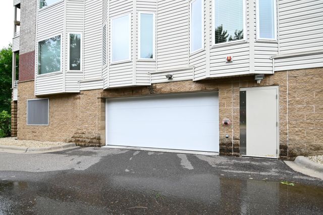 9225 Medicine Lake Road 105B, Golden Valley, MN 55427