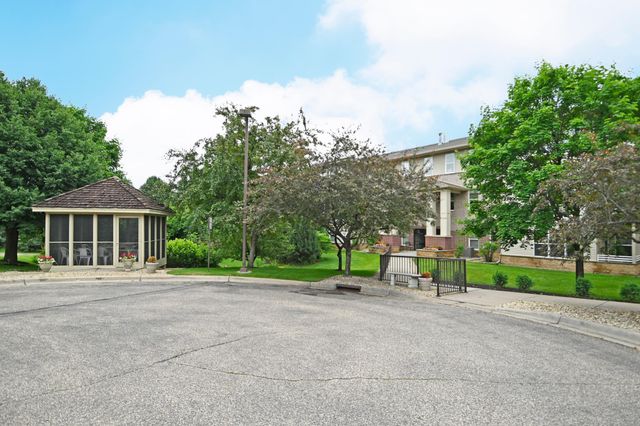 9225 Medicine Lake Road 105B, Golden Valley, MN 55427