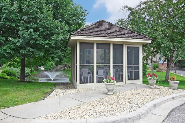 9225 Medicine Lake Road 105B, Golden Valley, MN 55427