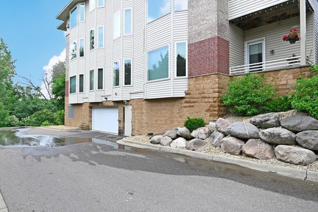 9225 Medicine Lake Road 105B, Golden Valley, MN 55427