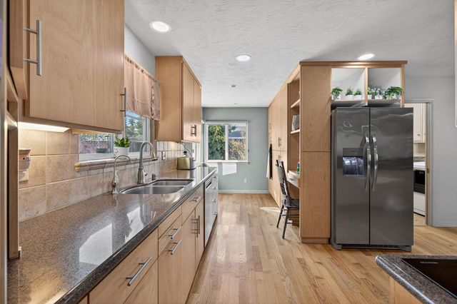 5619 Chenault, Modesto, CA 95356