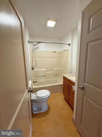 16 PLEASANT ST, New Oxford, PA 17350