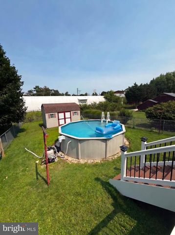 16 PLEASANT ST, New Oxford, PA 17350