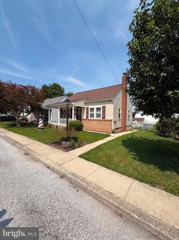 16 PLEASANT ST, New Oxford, PA 17350