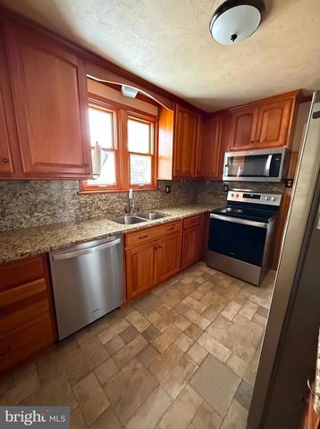 16 PLEASANT ST, New Oxford, PA 17350