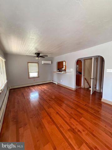16 PLEASANT ST, New Oxford, PA 17350