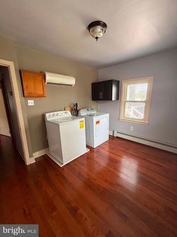 16 PLEASANT ST, New Oxford, PA 17350