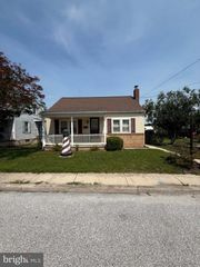 16 PLEASANT ST, New Oxford, PA 17350