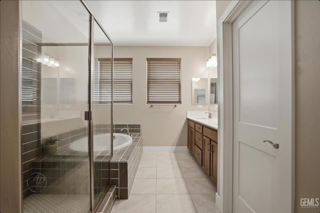 14822 Pemberley Passage Avenue, Bakersfield, CA 93311