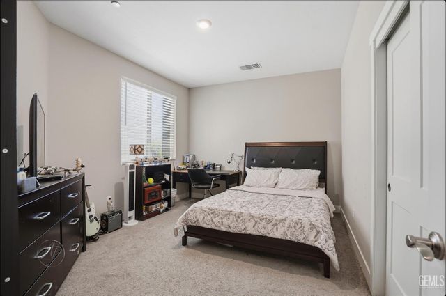 14822 Pemberley Passage Avenue, Bakersfield, CA 93311