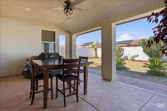 14822 Pemberley Passage Avenue, Bakersfield, CA 93311