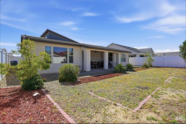 14822 Pemberley Passage Avenue, Bakersfield, CA 93311