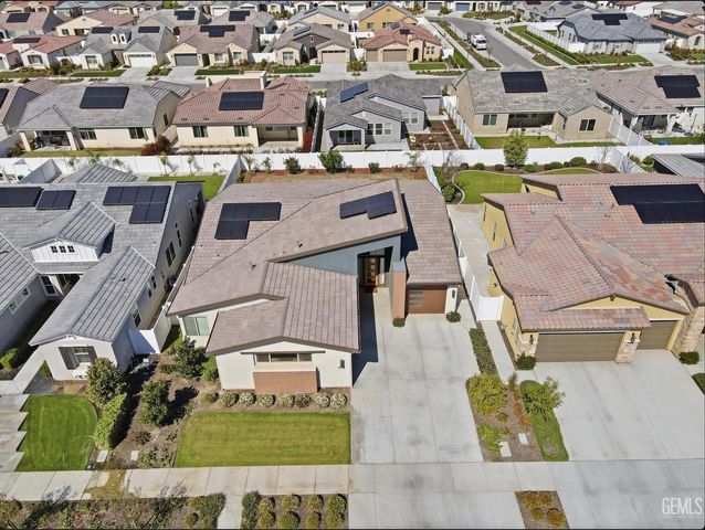 14822 Pemberley Passage Avenue, Bakersfield, CA 93311