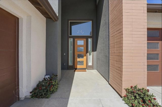 14822 Pemberley Passage Avenue, Bakersfield, CA 93311