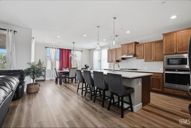 14822 Pemberley Passage Avenue, Bakersfield, CA 93311